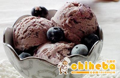 蓝莓果粒冰淇淋